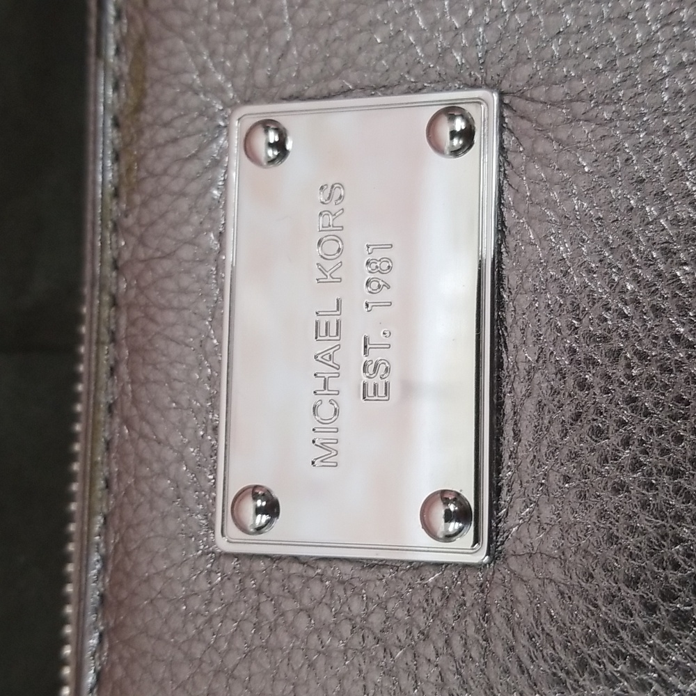Michael Kors Metallic Silver Wallet - Picture 2 of 11